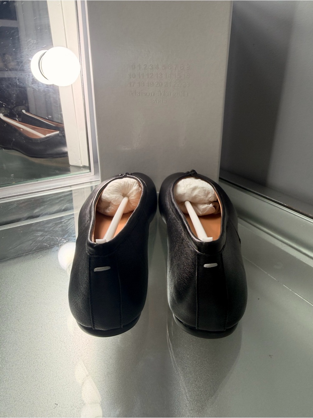 Maison Martin Margiela Black Split-Toe Leather Ballet Flats - Picture 4 of 5